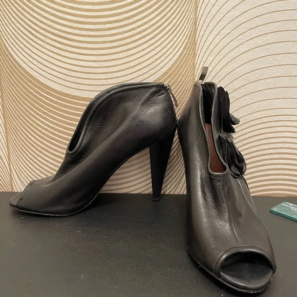 Vince Camuto | Floral Accent Peep Toe Heels - Picture 6 of 7